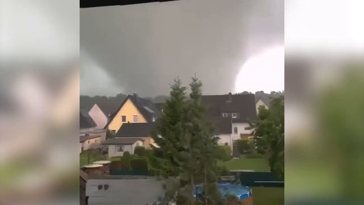 Paderborn tornado, 20 May 2022 — video still at 0:43