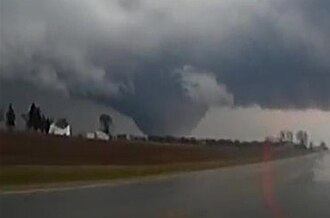 Rochelle–Fairdale tornado, 9 April 2015 — dashboard-camera still
